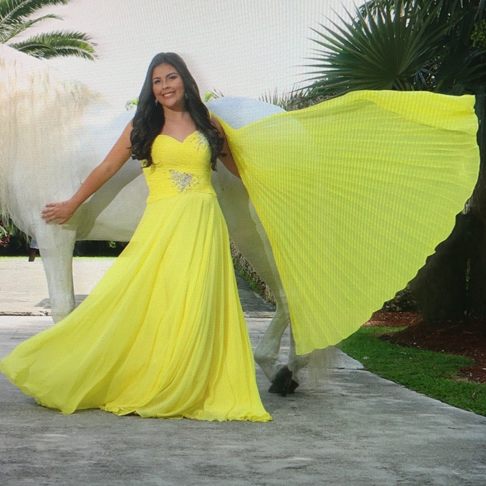 COPY - Tony bowls Prom Dress ,size 10 , yellow color size 10